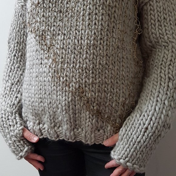 Unique wool winter set, pearl gray, sweater and matching hat, hand knitted - Picture 11 of 11